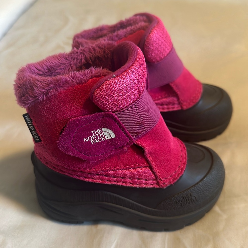 Toddler size 6 north face snow boot